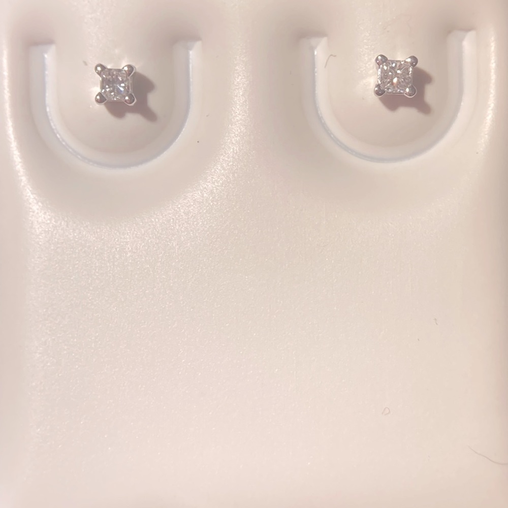 Diamond Studs in 14k Gold
